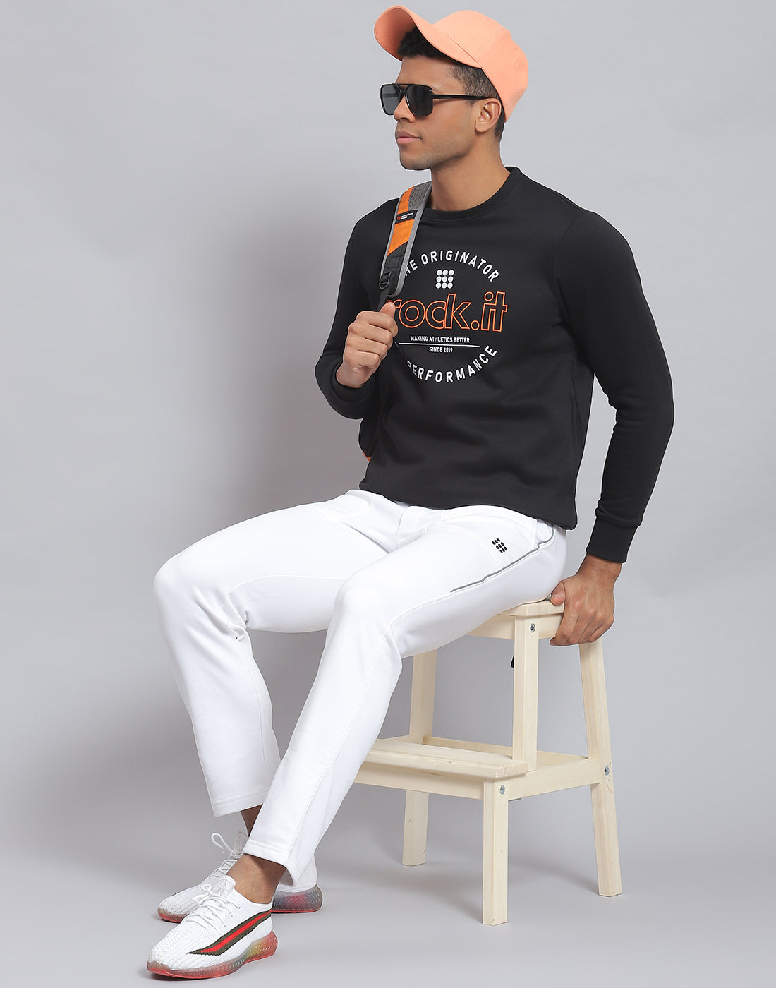 Men Black Solid Round Neck Full Sleeve Sweatshirt