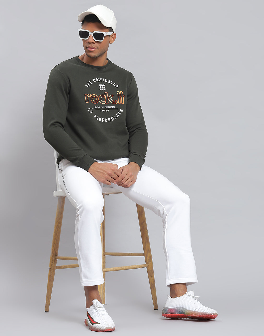 Men Olive Solid Round Neck Full Sleeve Sweatshirt