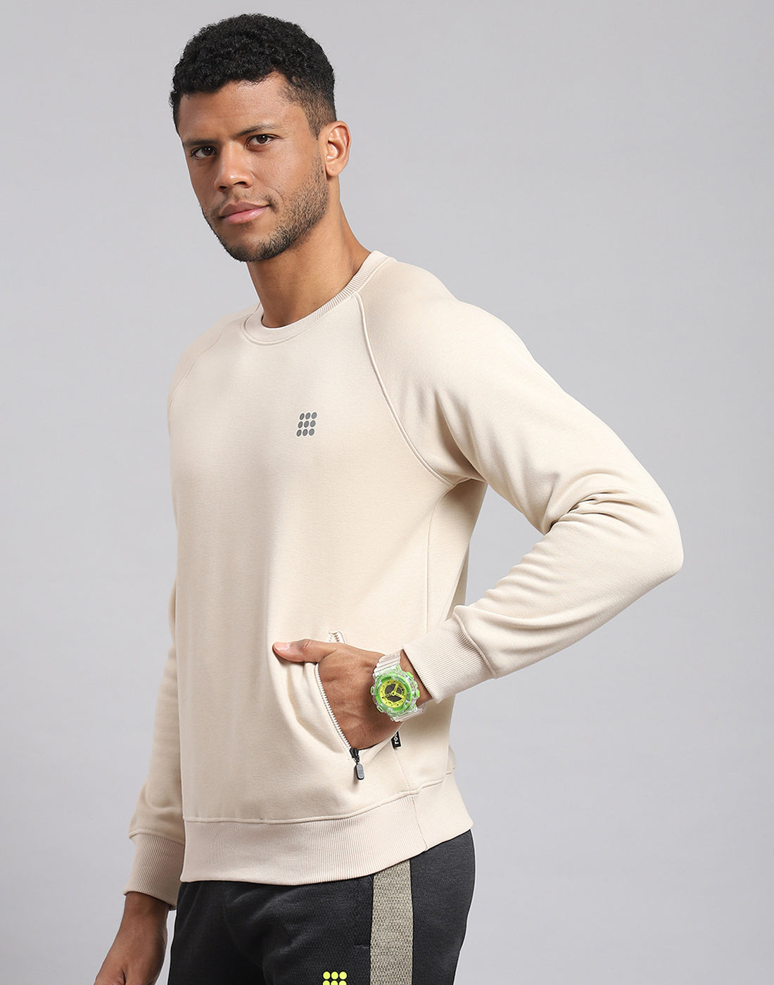 Men Cream Solid Round Neck Full Sleeve Sweatshirt