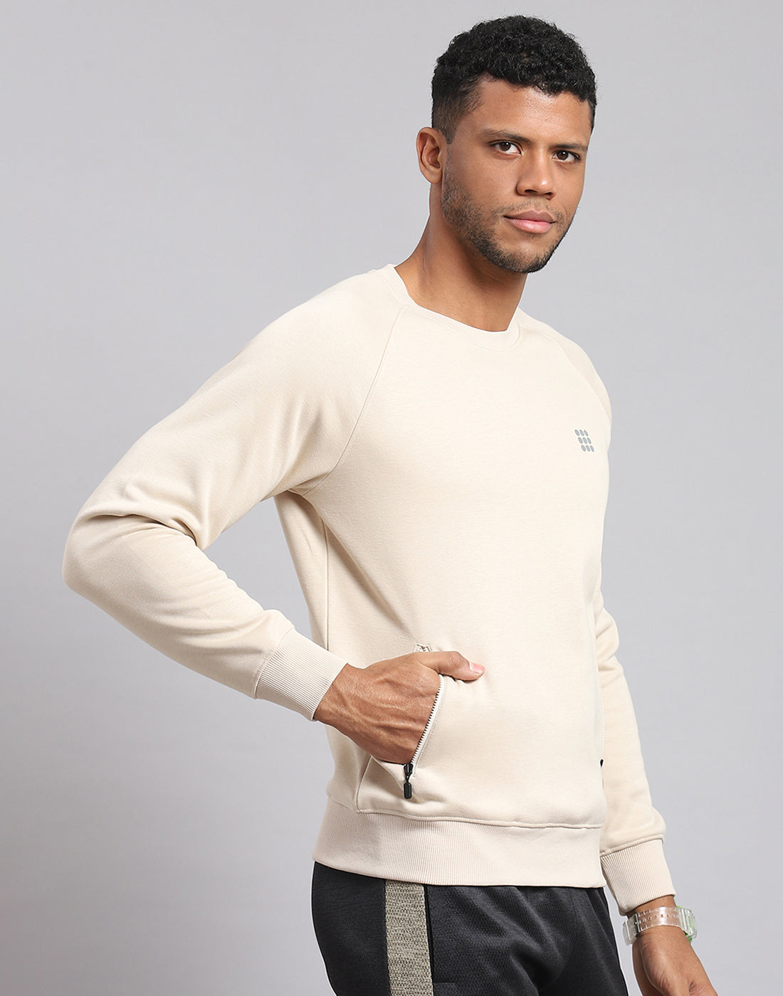 Men Cream Solid Round Neck Full Sleeve Sweatshirt