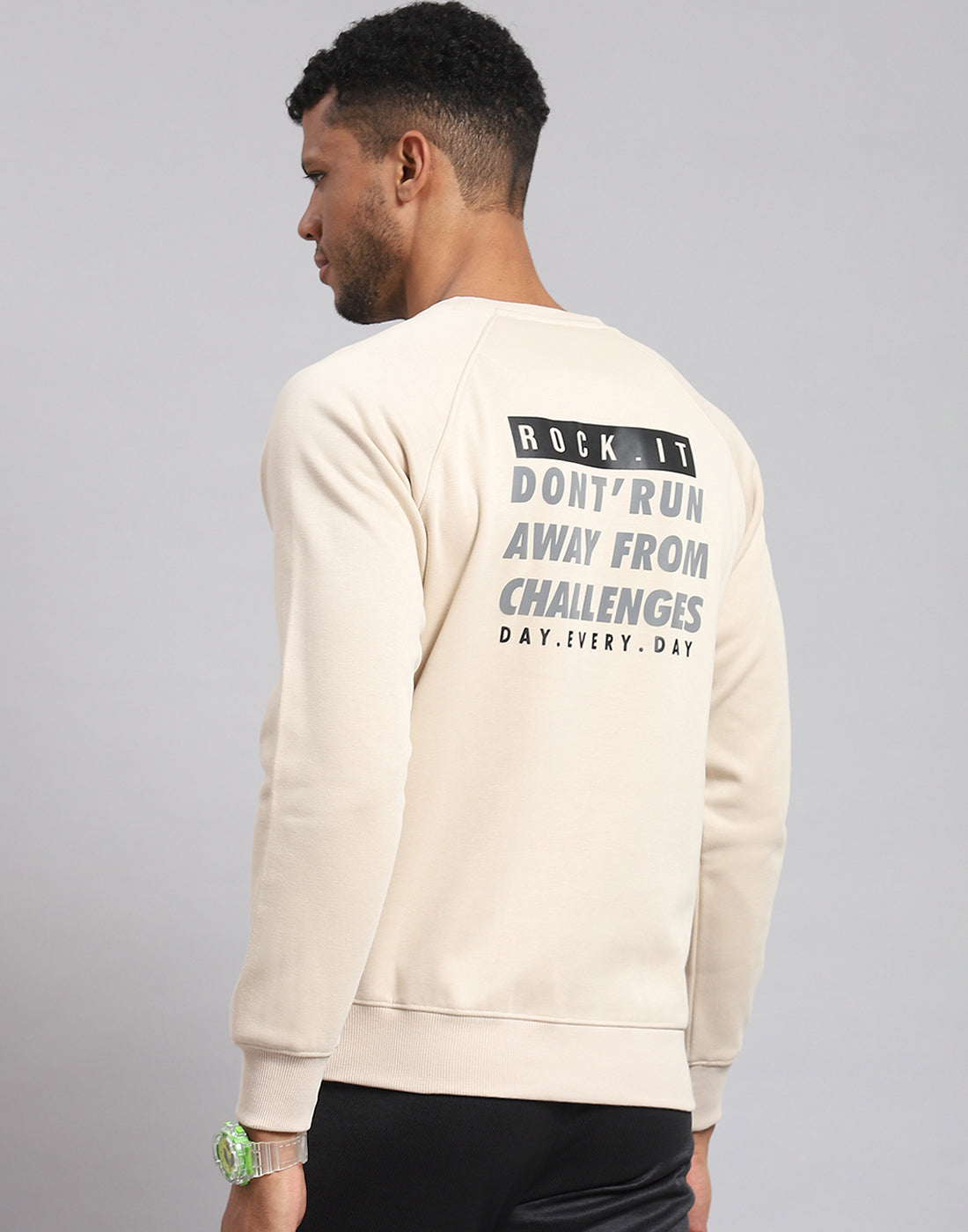 Men Cream Solid Round Neck Full Sleeve Sweatshirt