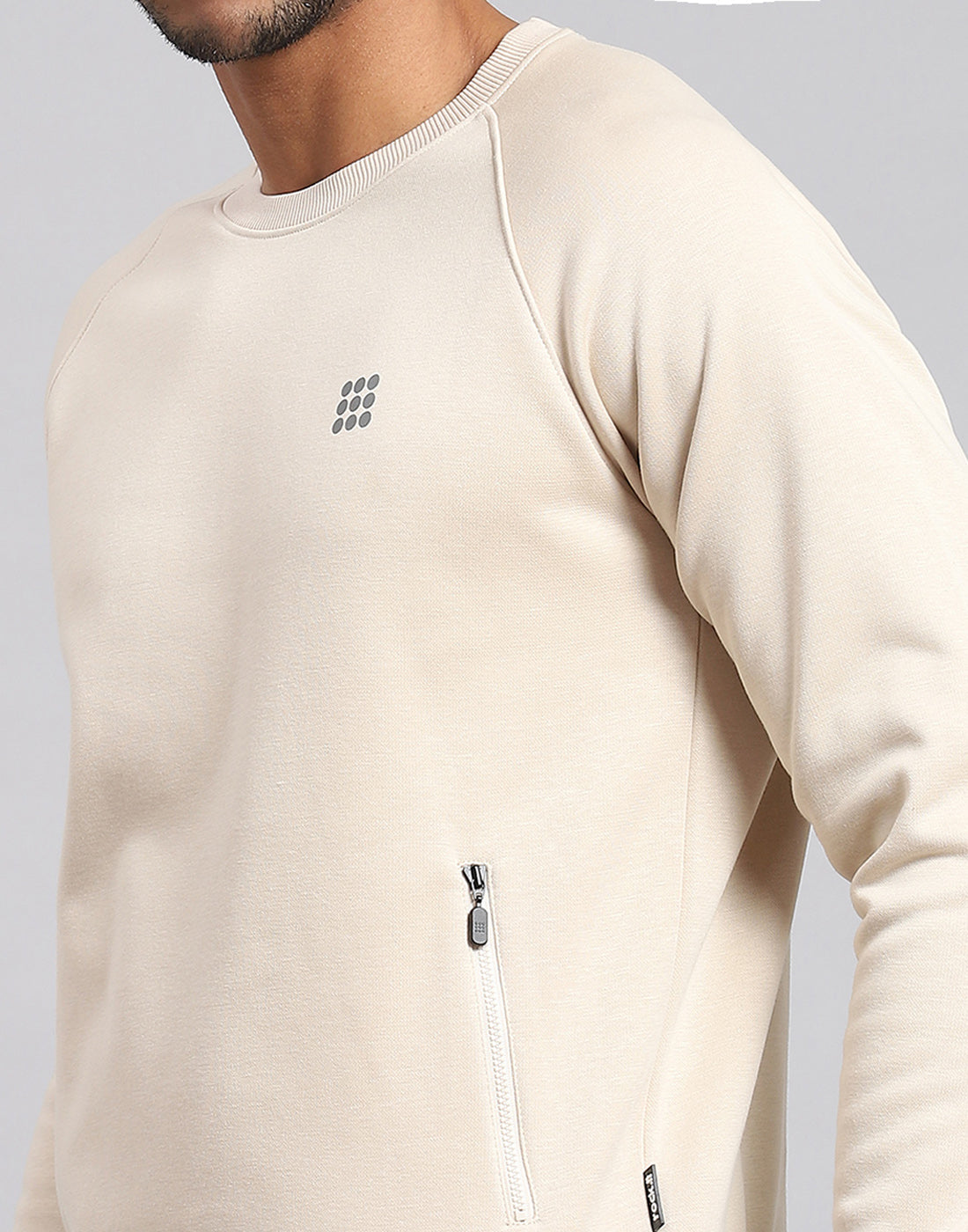 Men Cream Solid Round Neck Full Sleeve Sweatshirt
