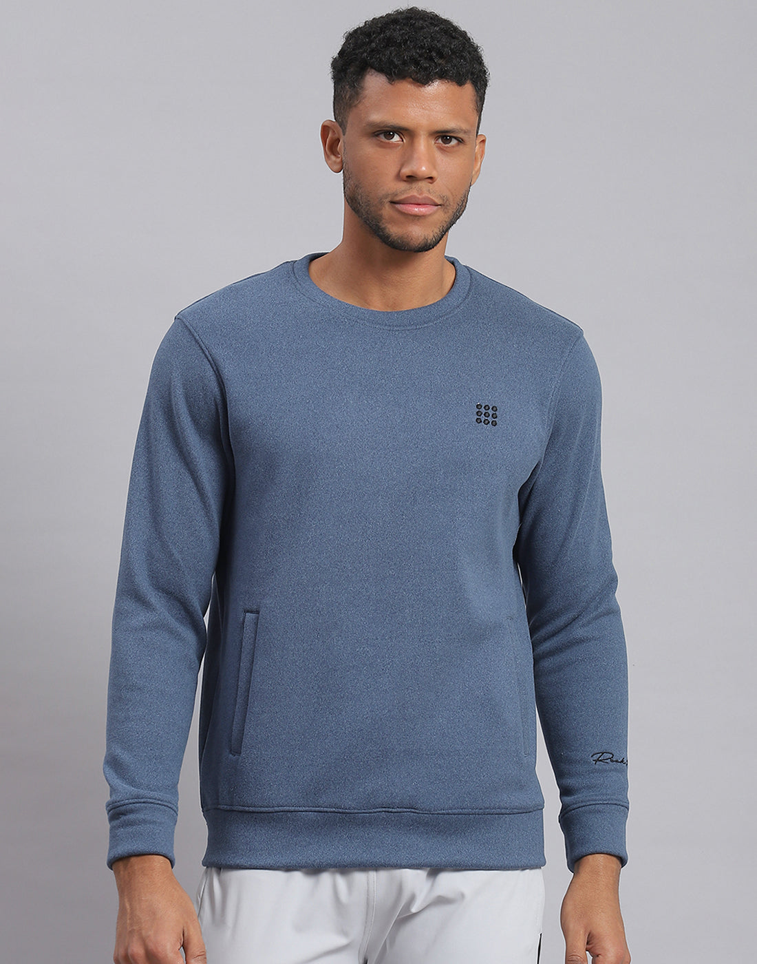 Men Blue Solid Round Neck Full Sleeve Sweatshirt