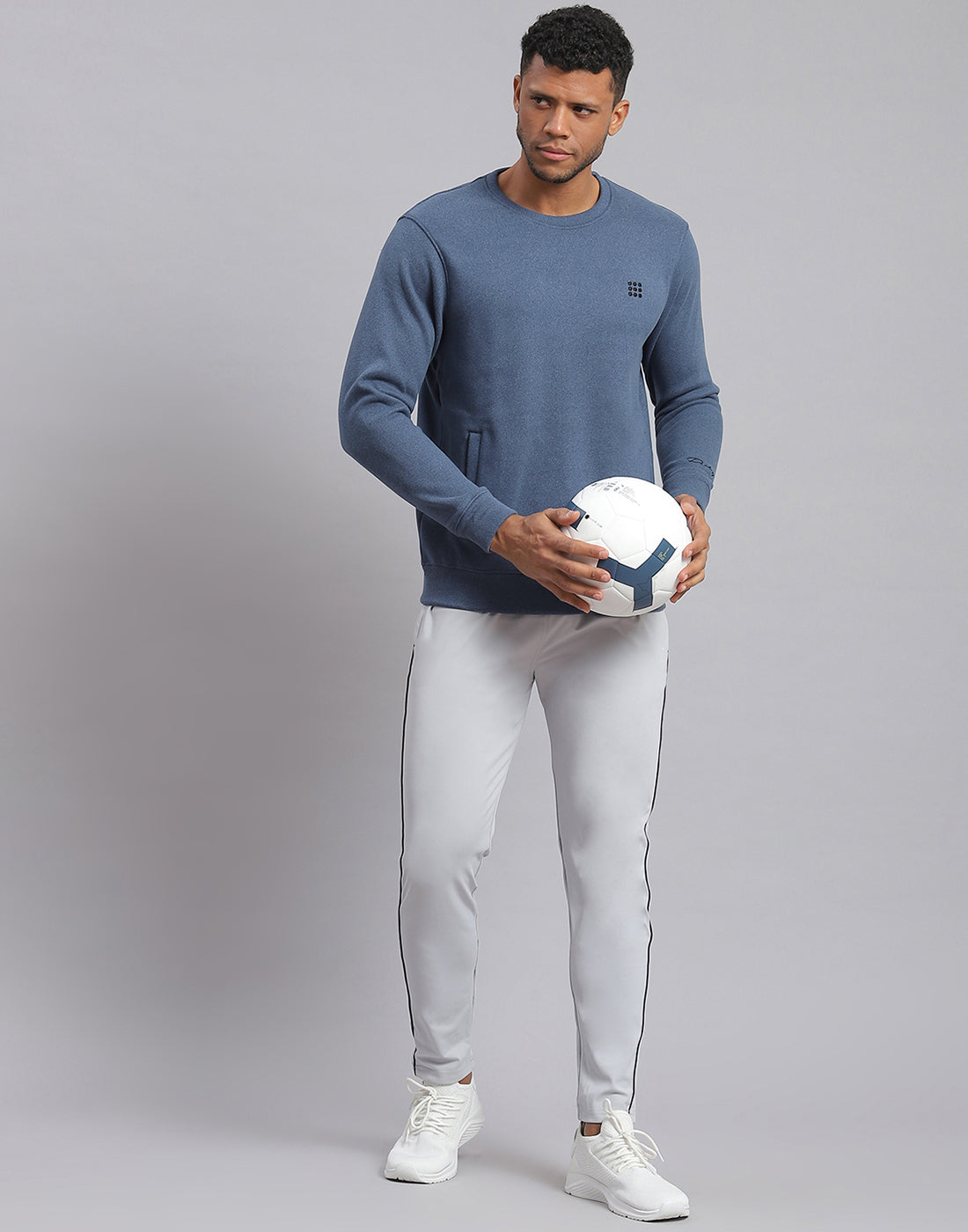 Men Blue Solid Round Neck Full Sleeve Sweatshirt