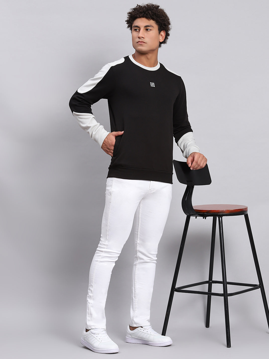 Men Black Solid Round Neck Full Sleeve Sweatshirt