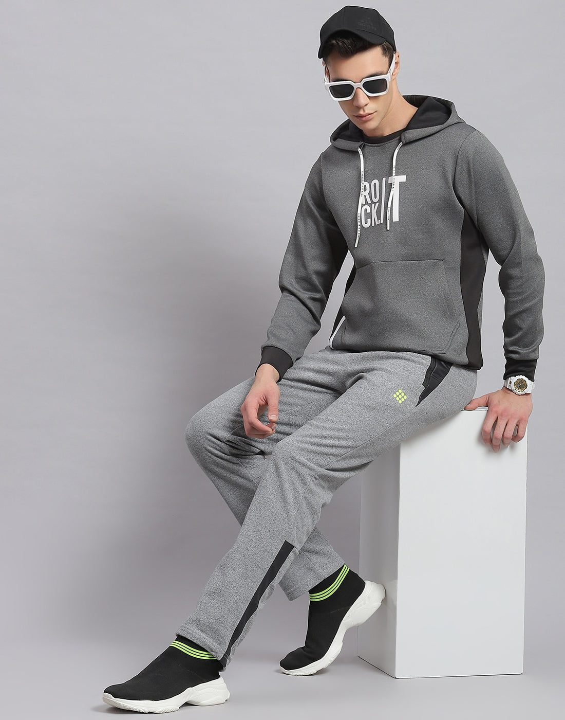 Men Grey Solid Hooded Full Sleeve Sweatshirt