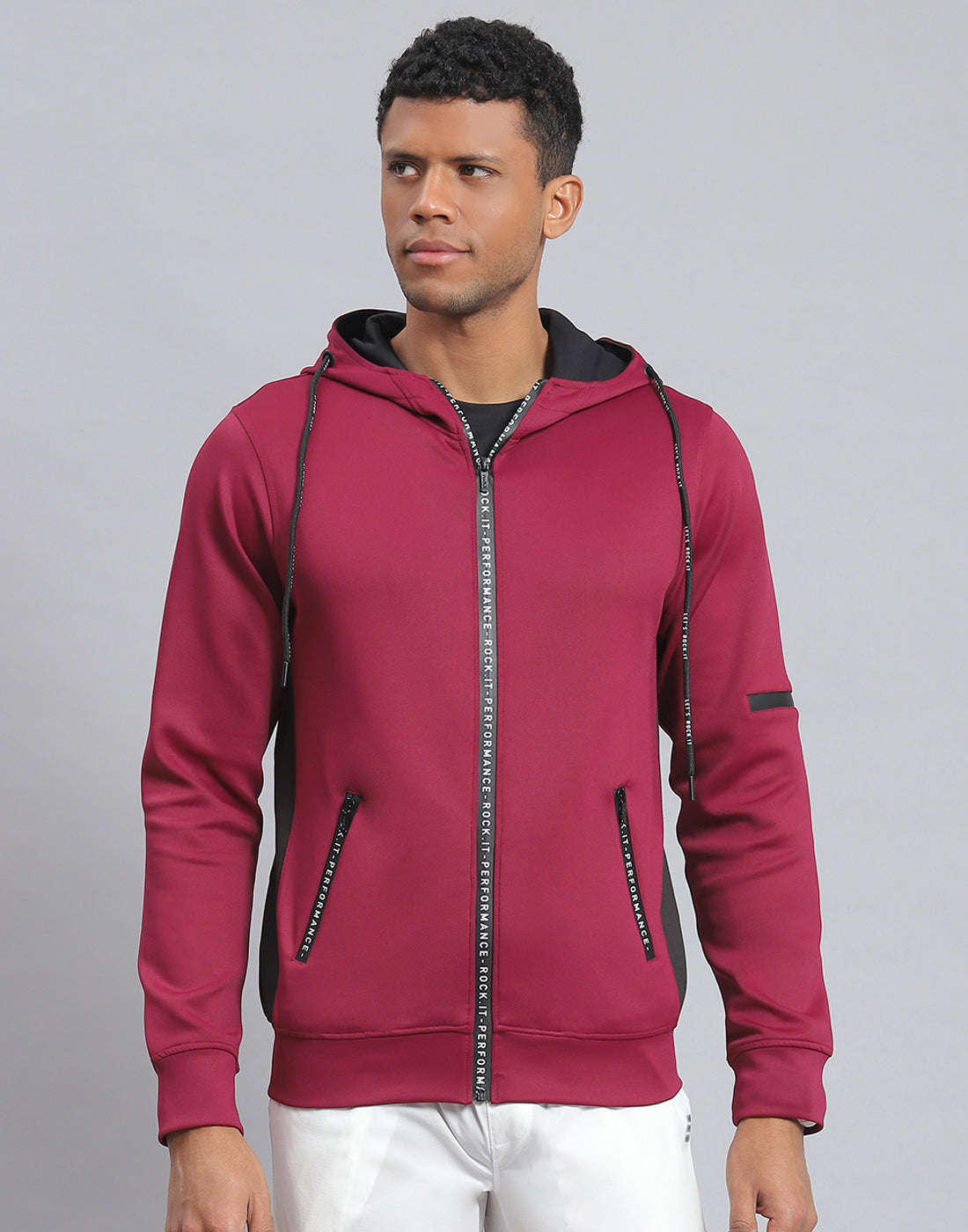 Men Magenta Solid Hooded Full Sleeve Sweatshirt