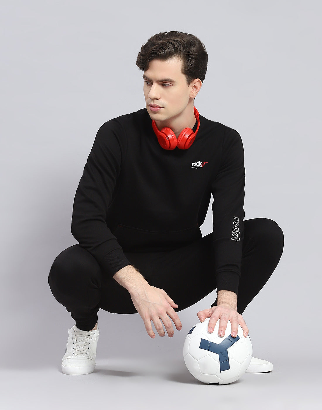 Men Black Solid Round Neck Full Sleeve Tracksuit