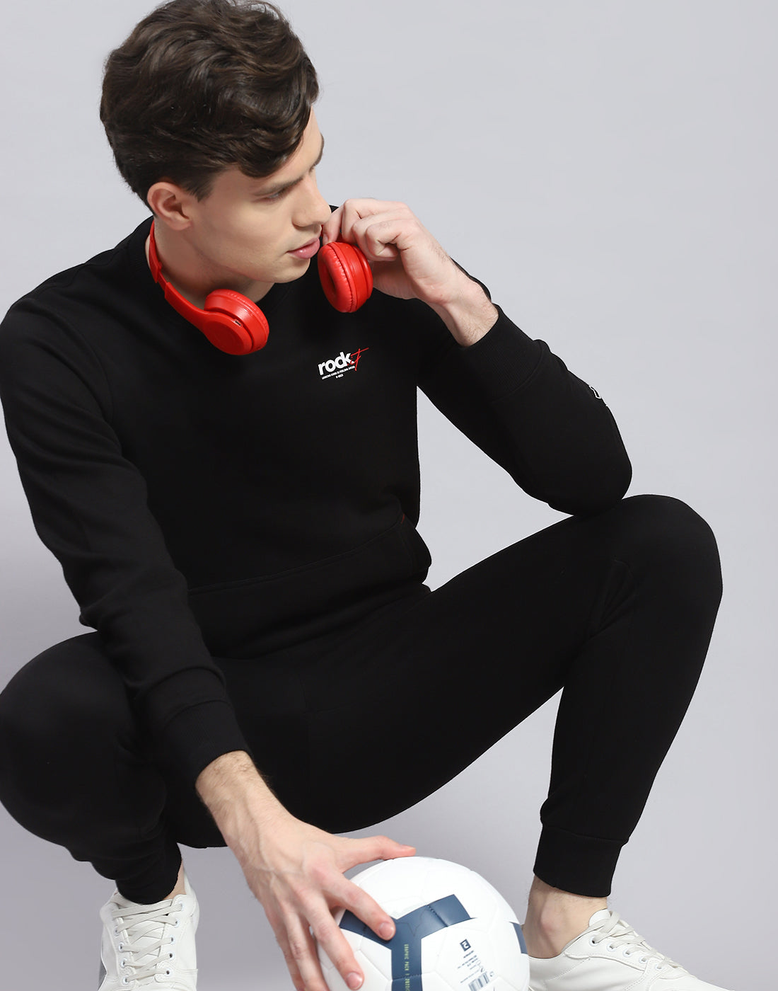 Men Black Solid Round Neck Full Sleeve Tracksuit