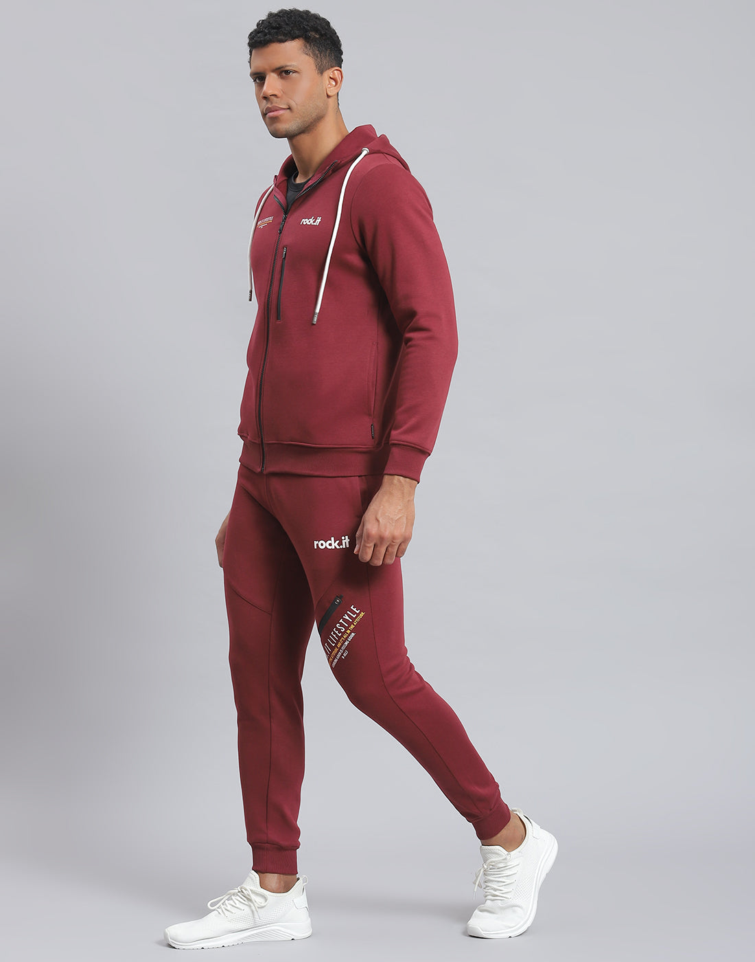 Men Maroon Solid Hooded Full Sleeve Tracksuit