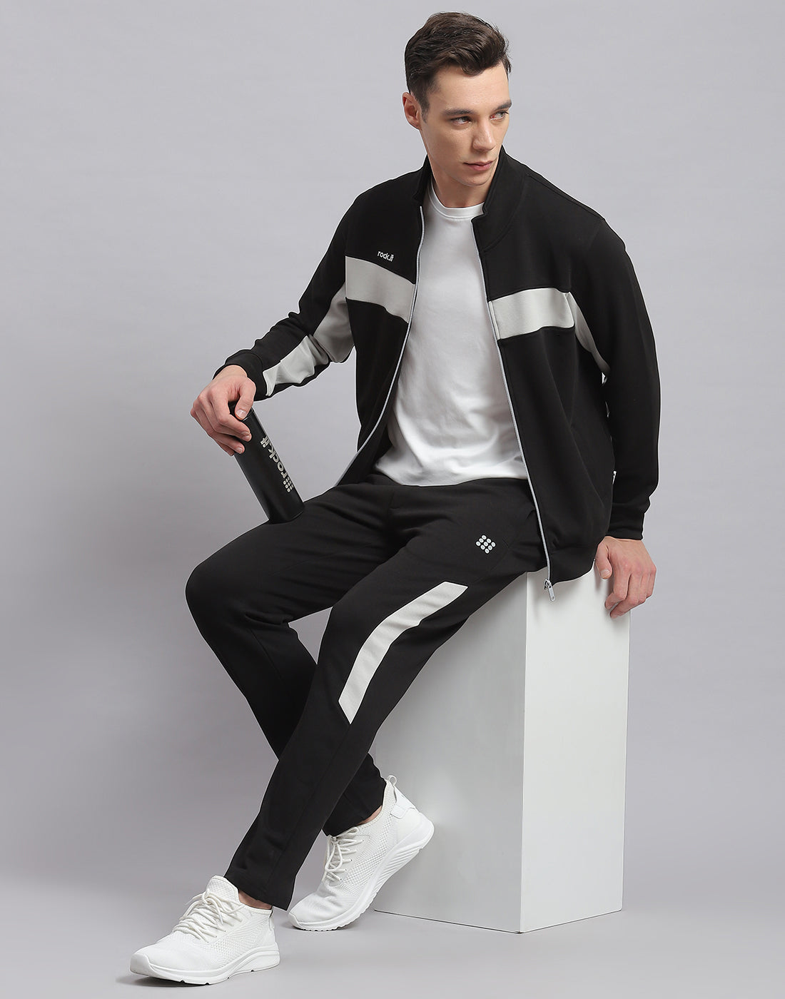 Men Black Solid Stand Collar Full Sleeve Tracksuit