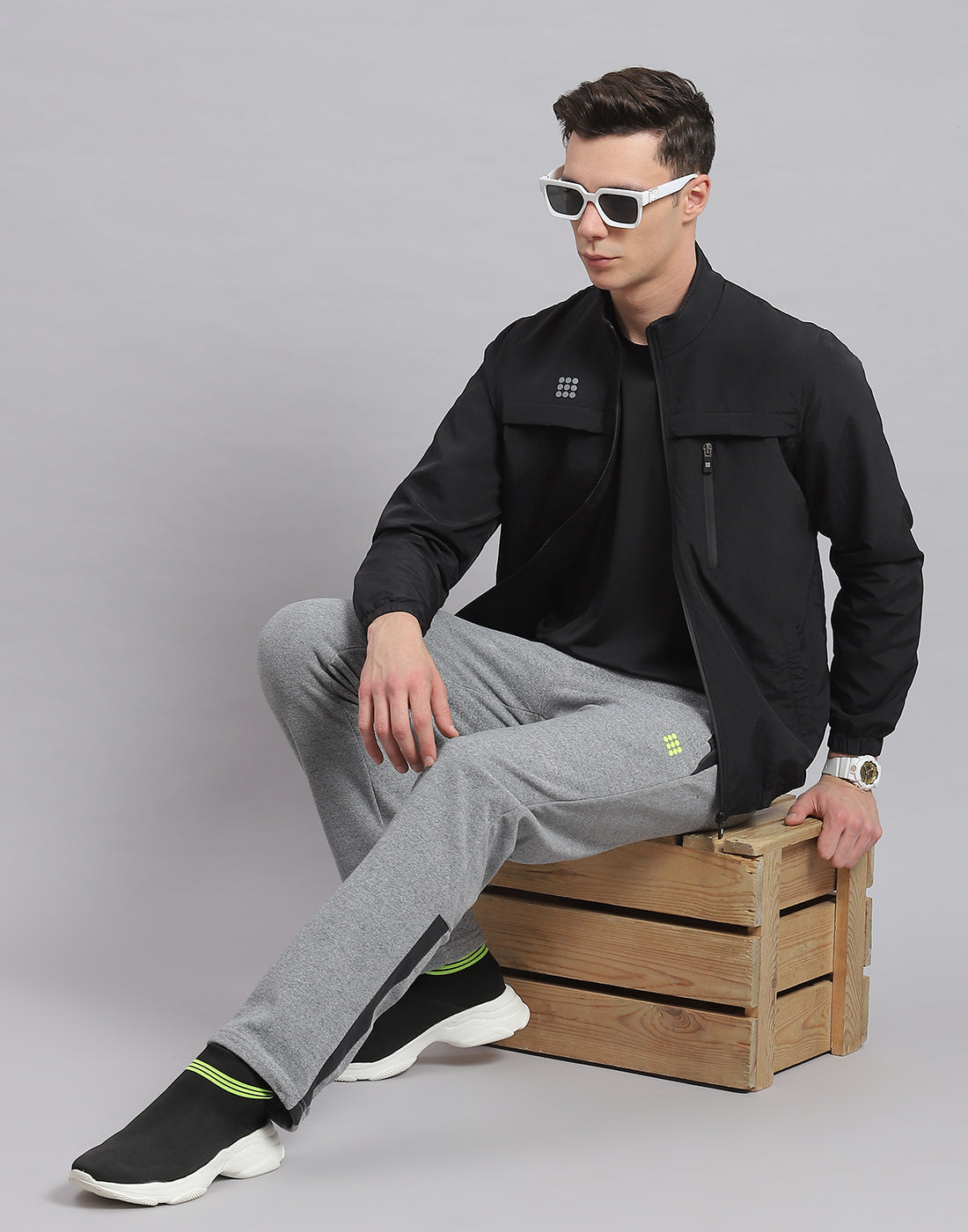 Men Black Solid Stand Collar Full Sleeve Jacket