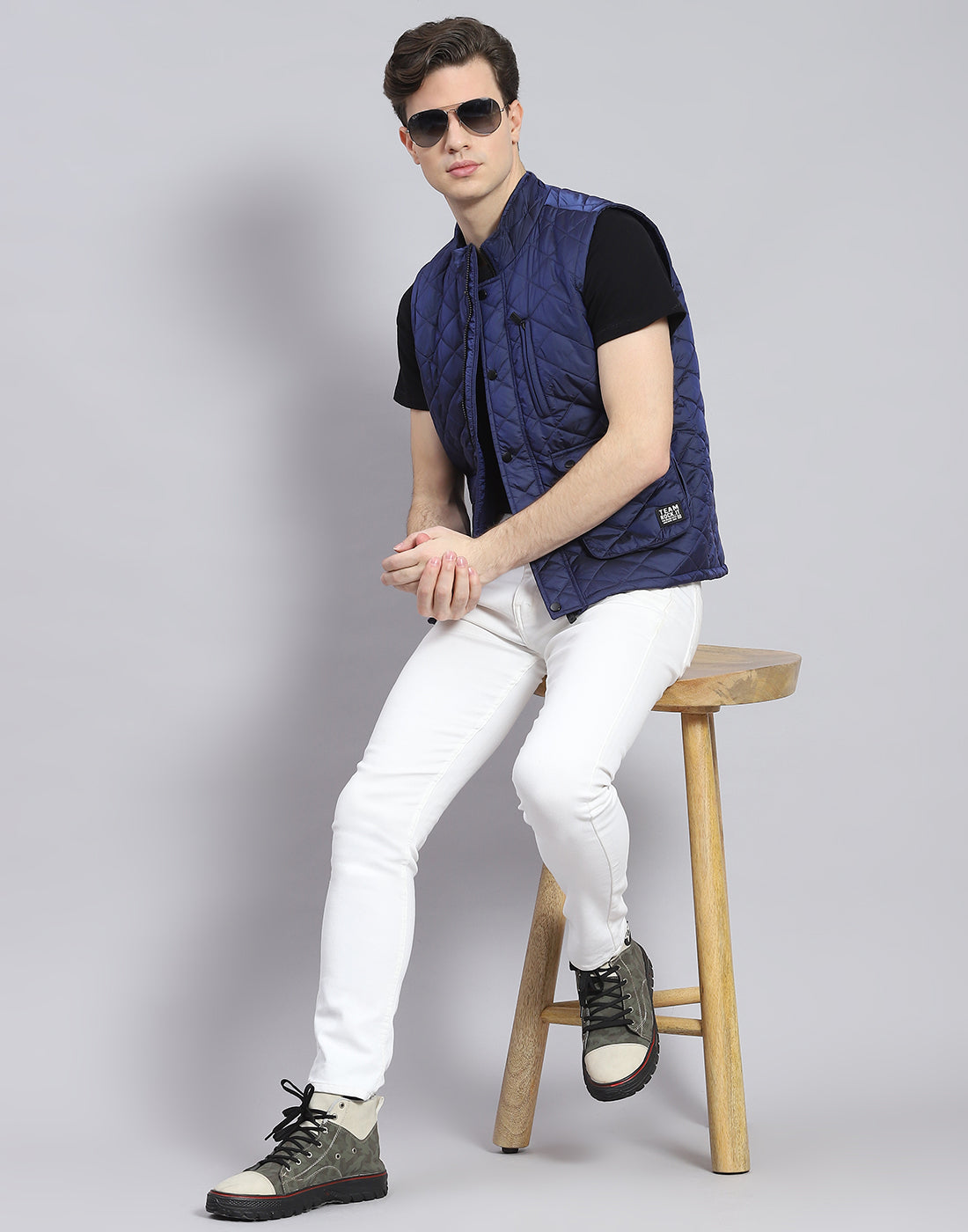 Men Blue Solid Stand Collar Sleeveless Jacket