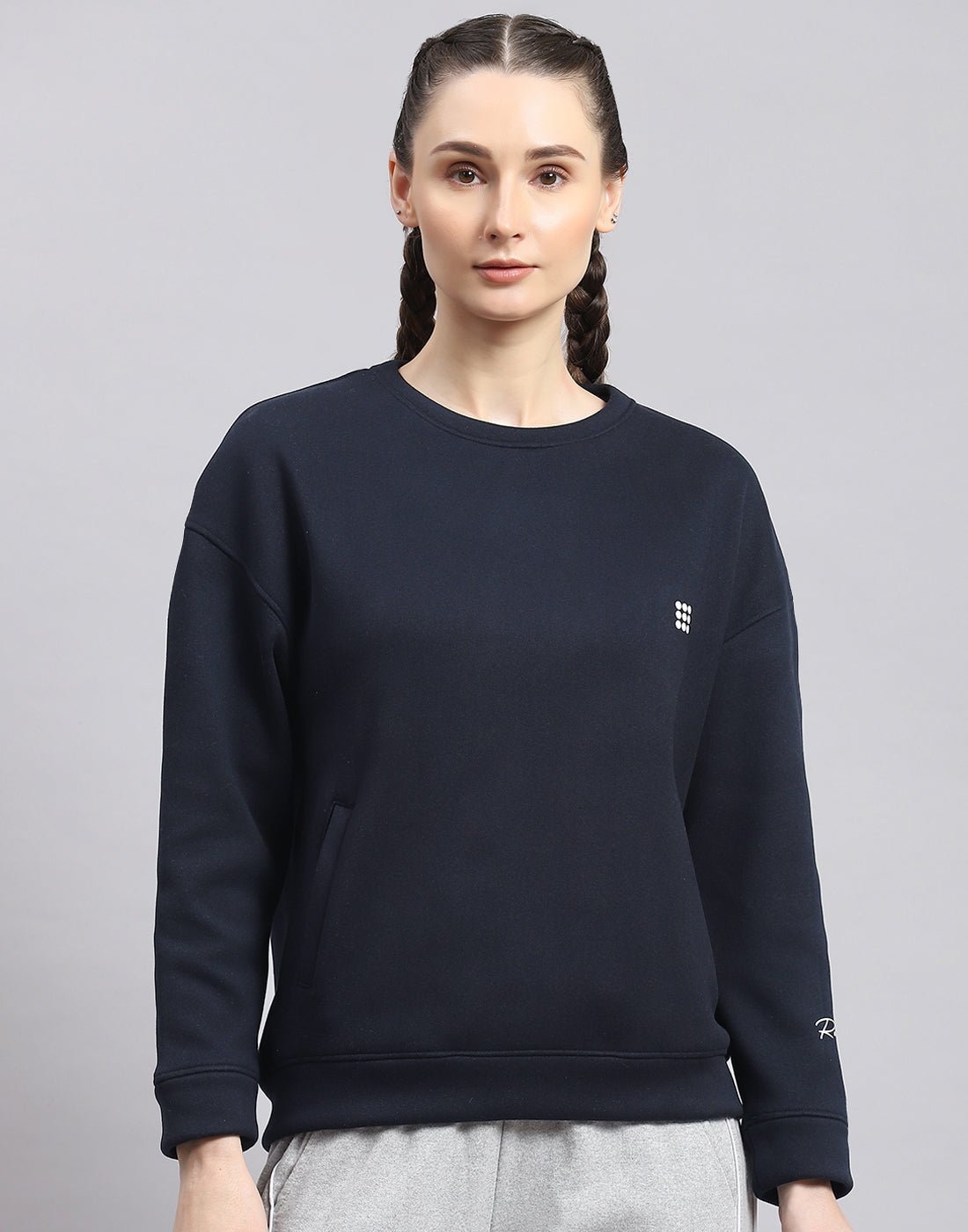 Women Navy Blue Solid Round Neck Full Sleeve Sweatshirt