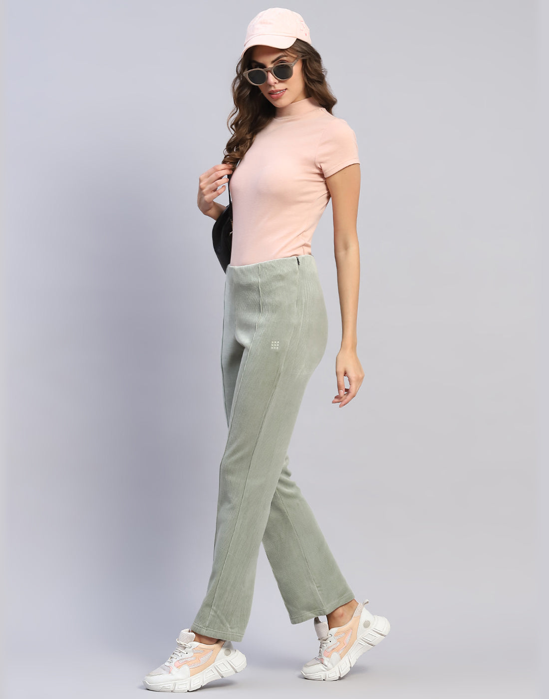 Women Green Solid Regular Fit Winter Lower