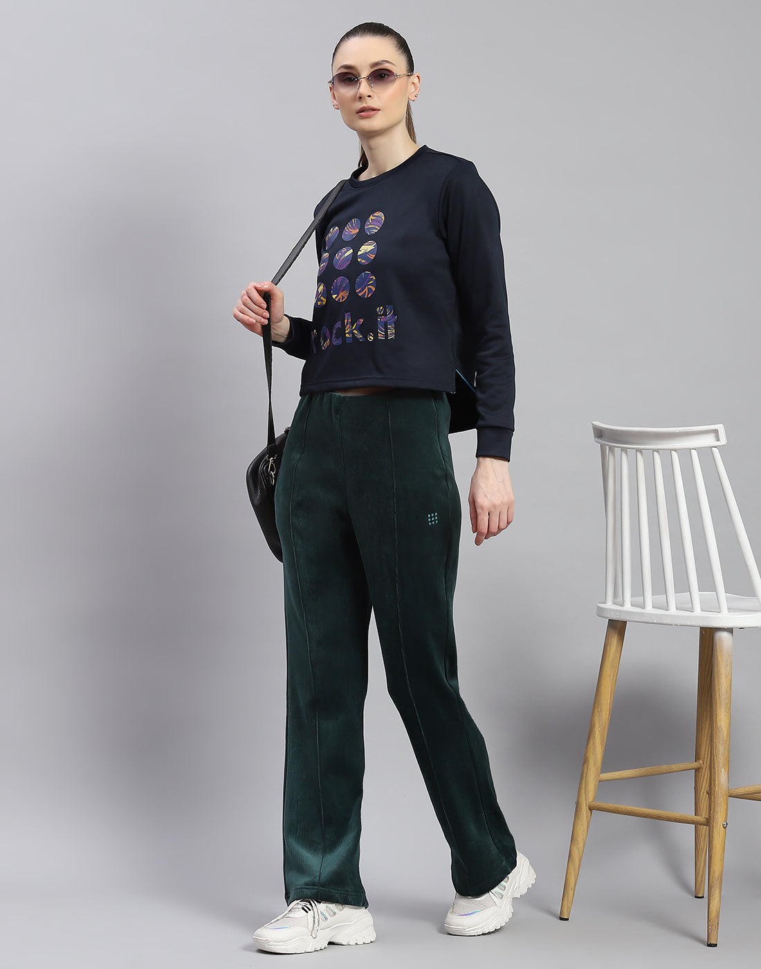 Women Green Solid Regular Fit Winter Lower