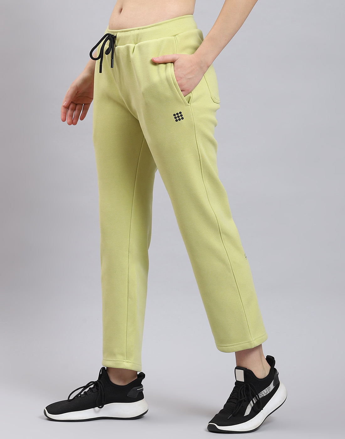 Women Green Solid Regular Fit Winter Lower
