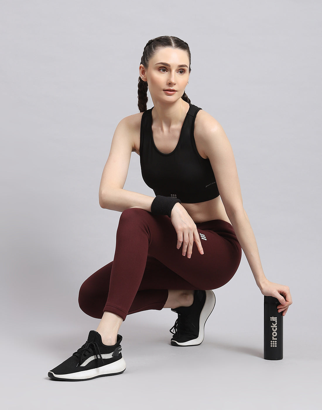 Women Black Solid Sports Bra
