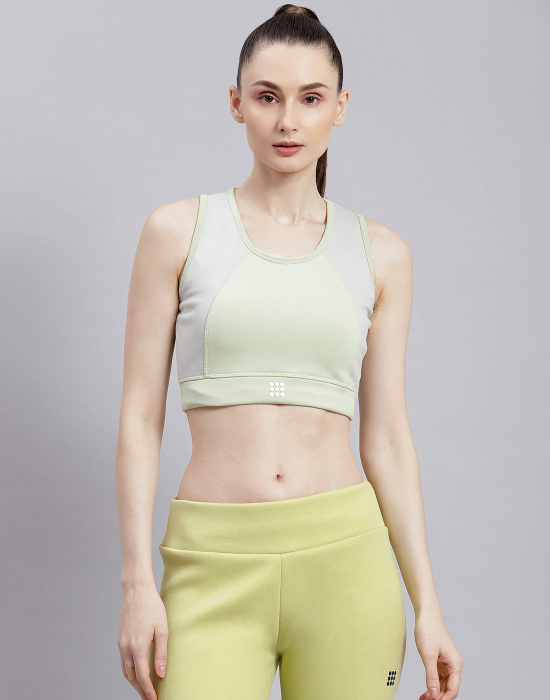 Women Green Solid Sports Bra