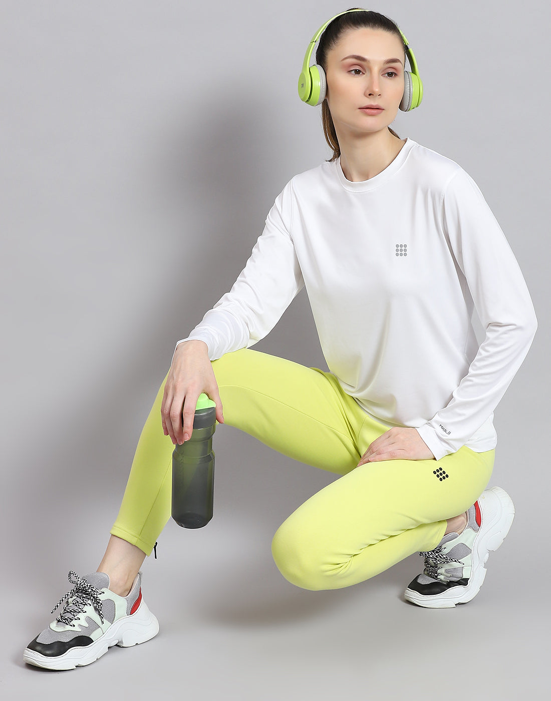 Women White Solid Round Neck Full Sleeve Top
