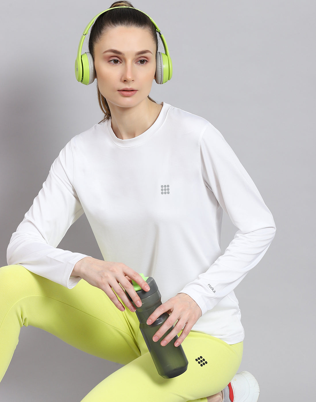 Women White Solid Round Neck Full Sleeve Top