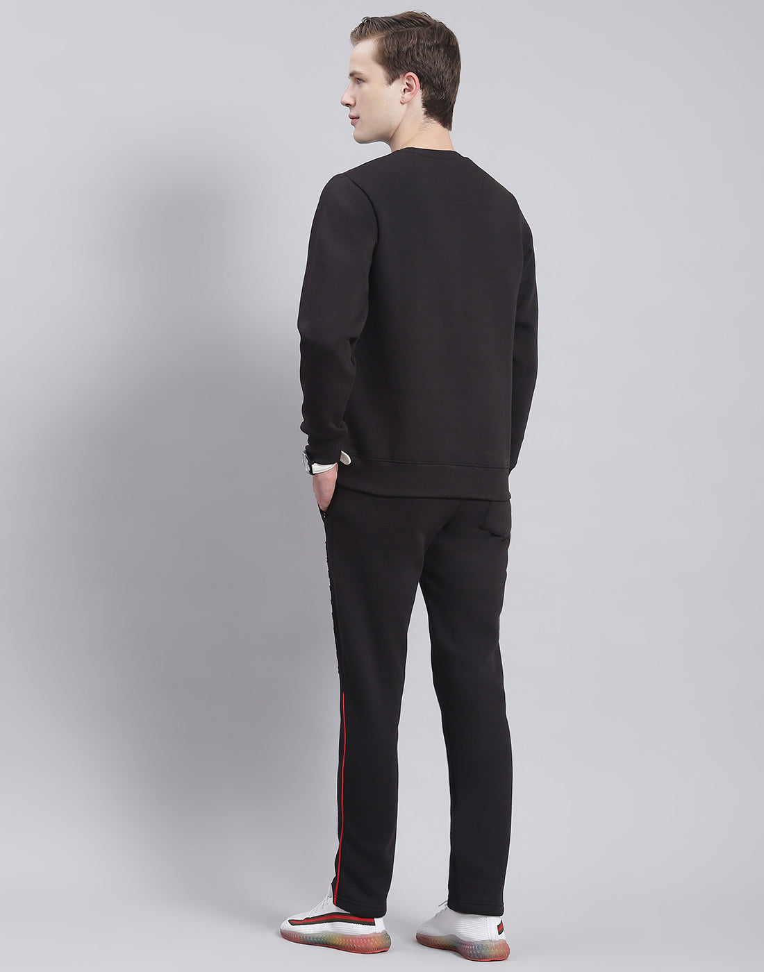 Men Black Solid Round Neck Full Sleeve Tracksuit