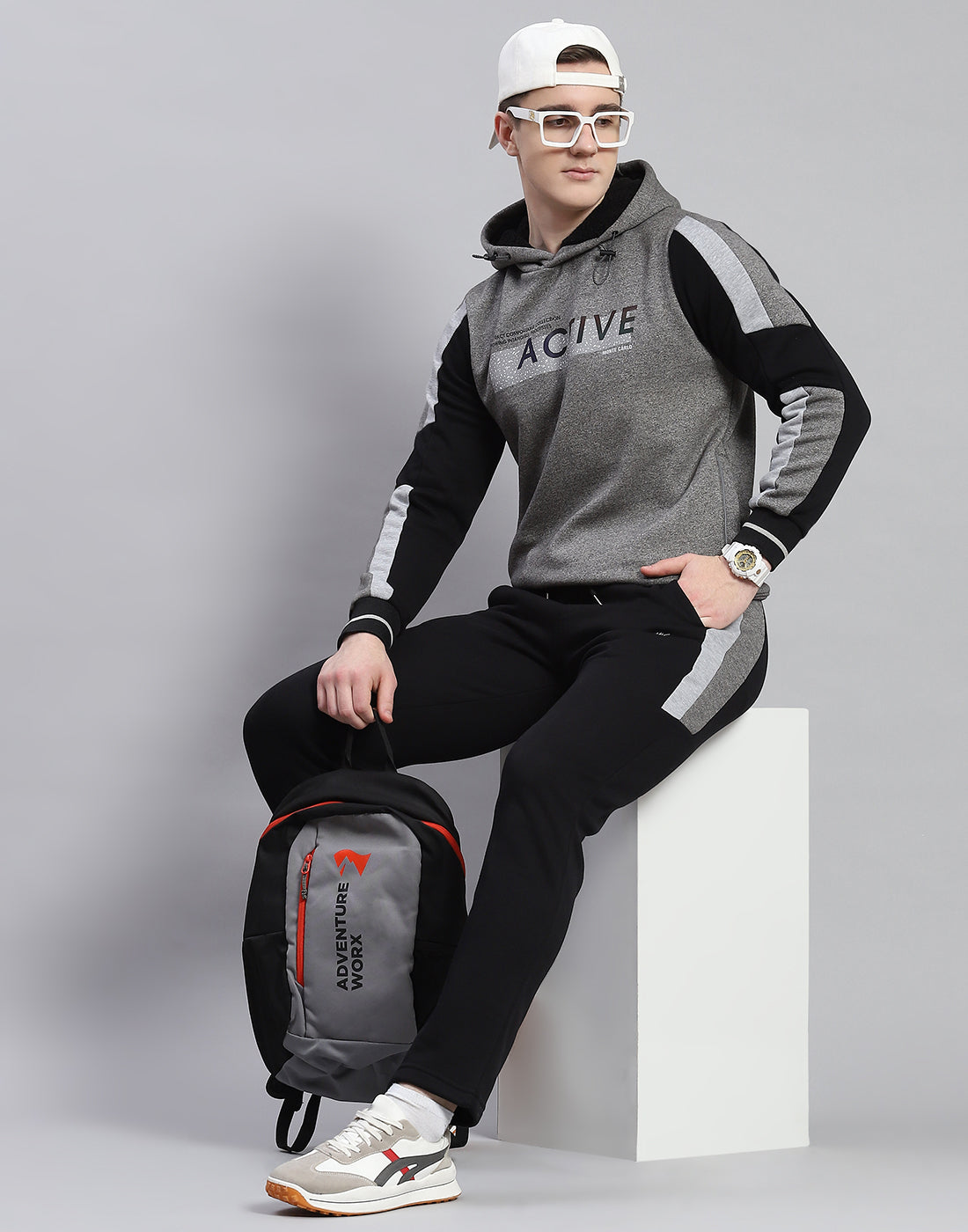 Men Grey & Black Solid Hooded Full Sleeve Tracksuit