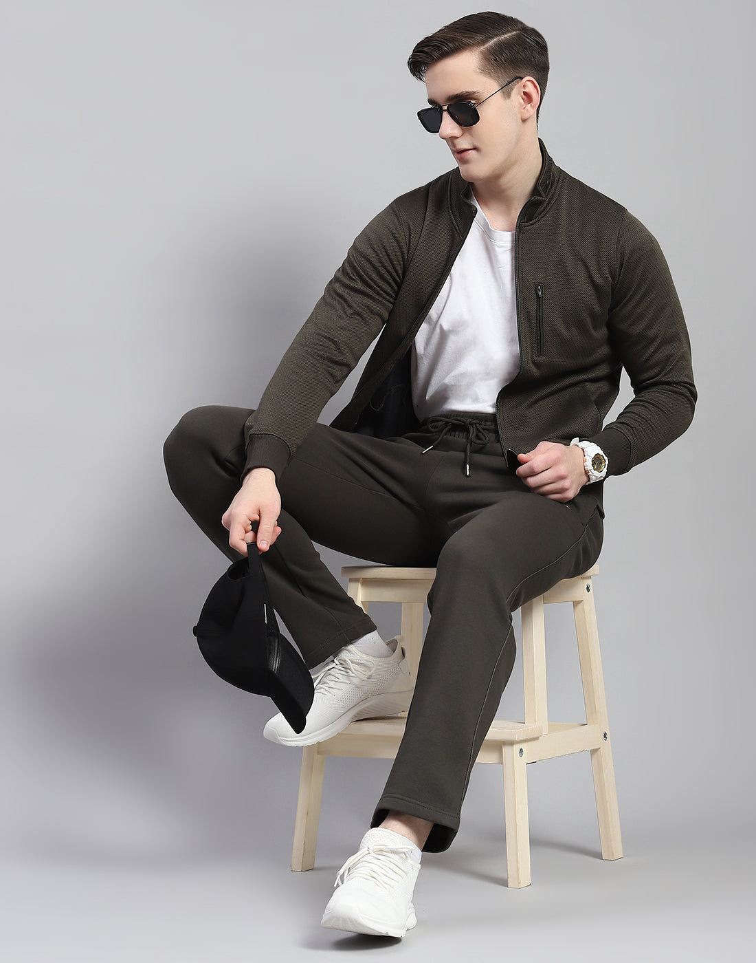 Men Olive Solid Stand Collar Full Sleeve Tracksuit