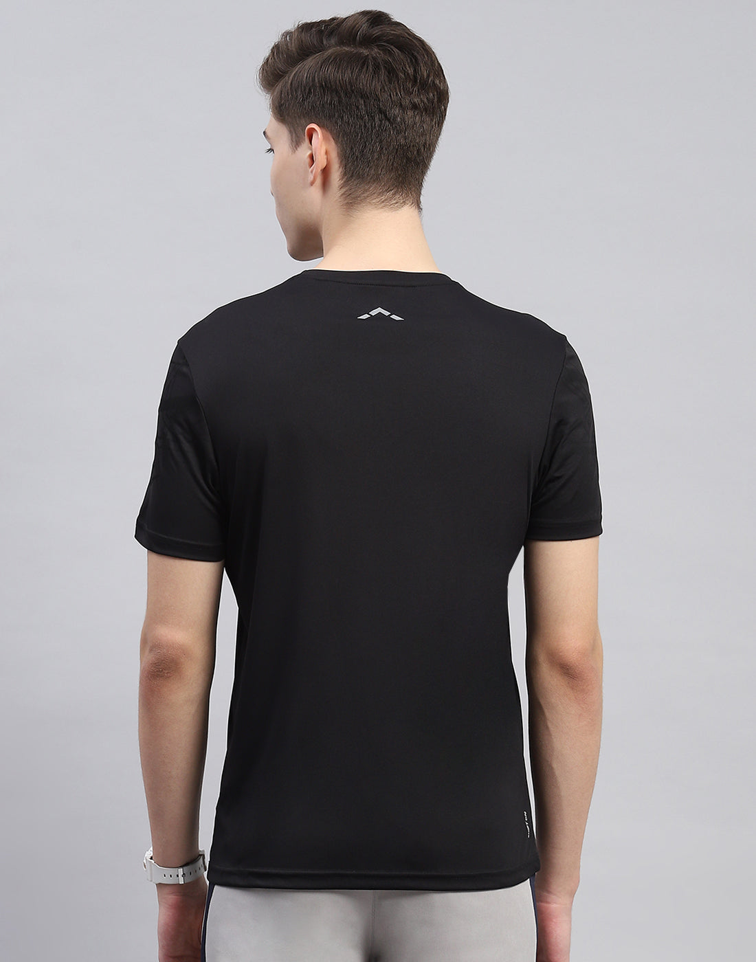 Men Black Solid Round Neck Half Sleeve T-Shirt