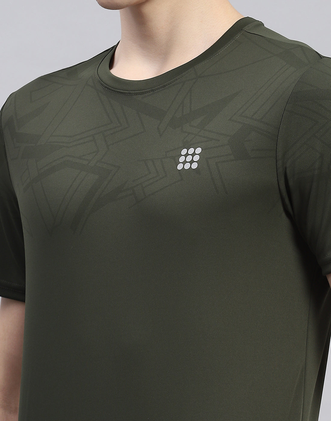 Men Olive Solid Round Neck Half Sleeve T-Shirt