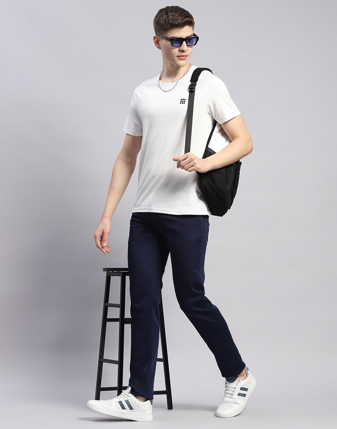Men Blue Light Wash Narrow Fit Denim
