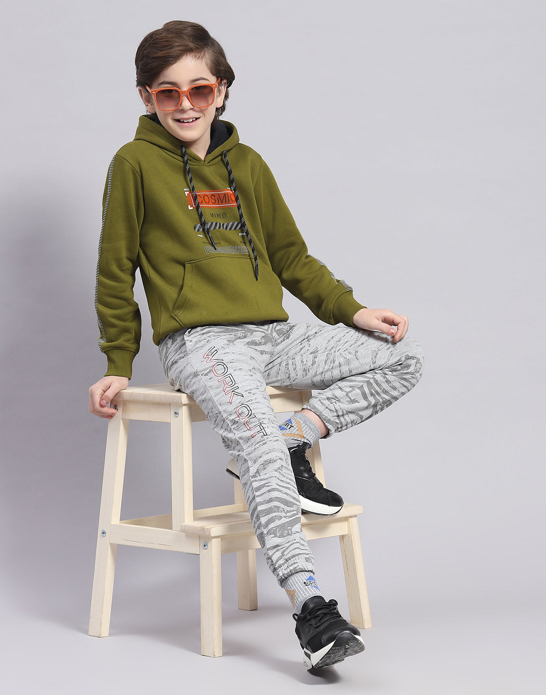 Boys Olive Printed Hooded Full Sleeve Sweatshirt