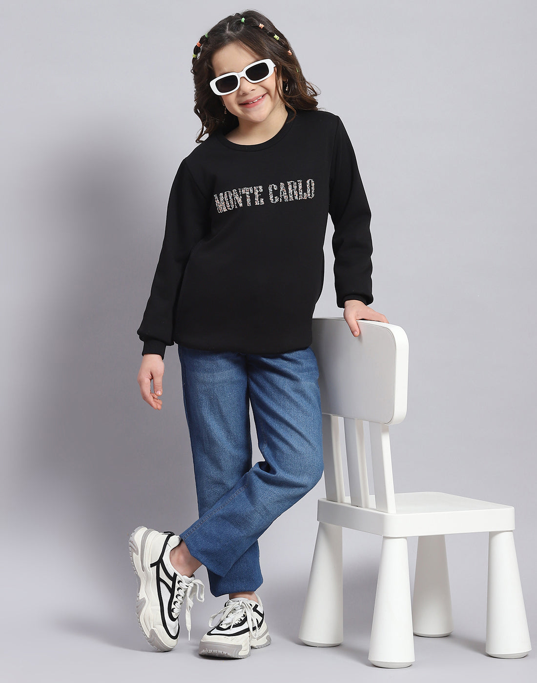 Girls Black Embellished Round Neck Full Sleeve Sweatshirt