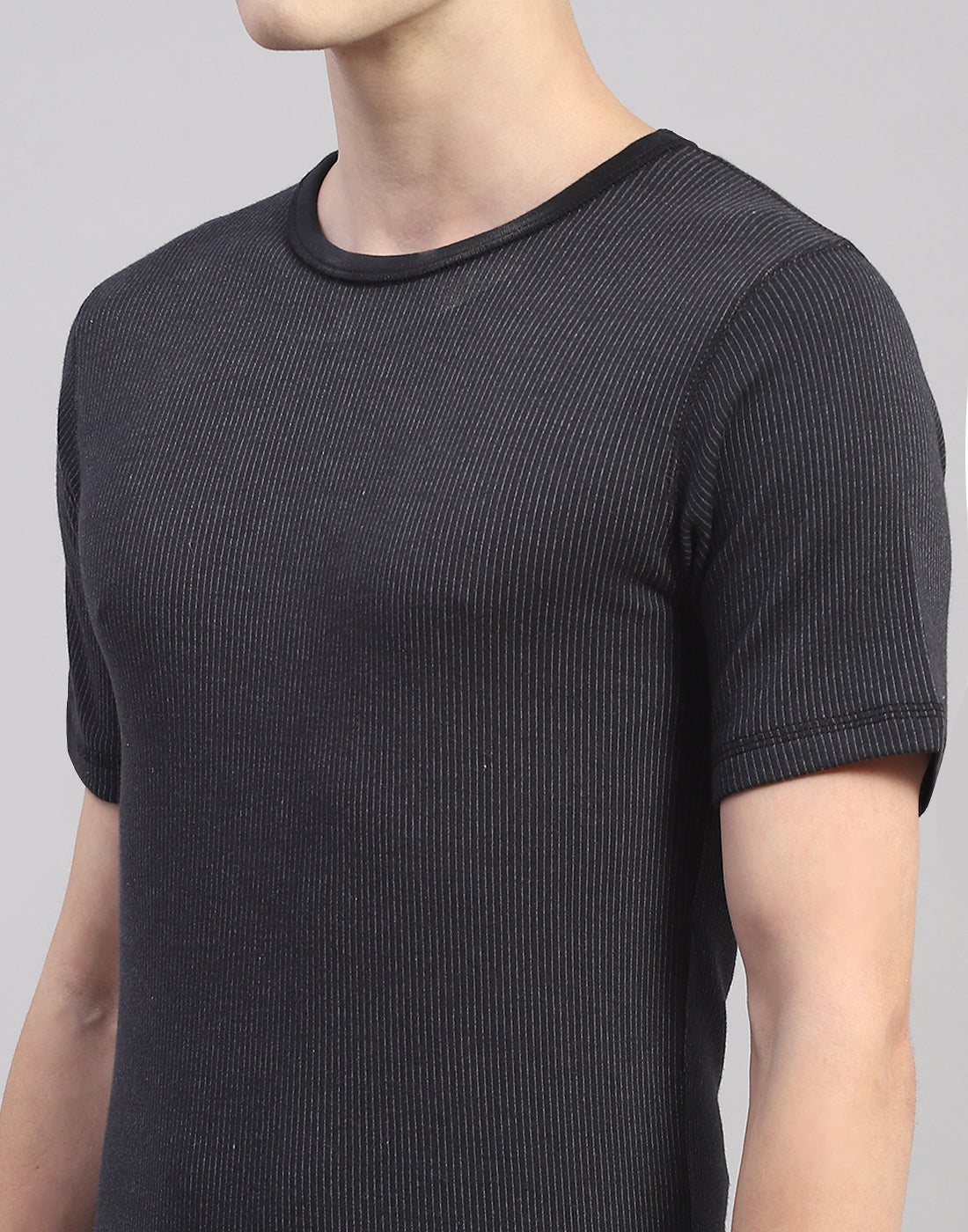 Men Black Solid Round Neck Half Sleeve Thermal Vest